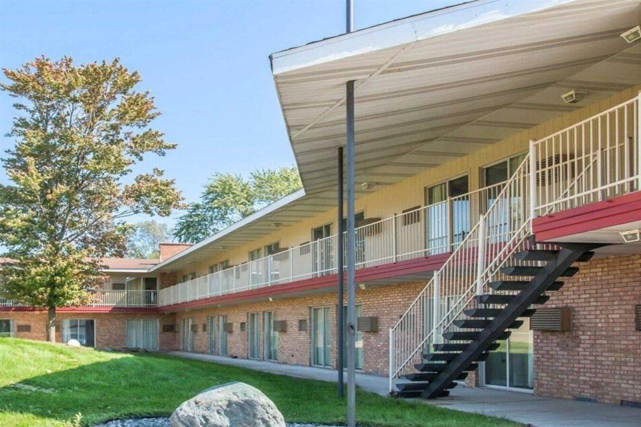 Econo Lodge Central Midland Luaran gambar