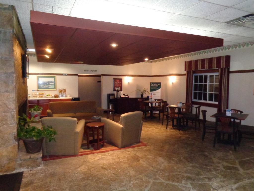 Econo Lodge Central Midland Luaran gambar