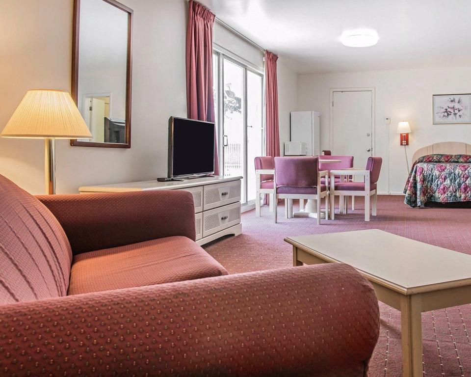 Econo Lodge Central Midland Luaran gambar