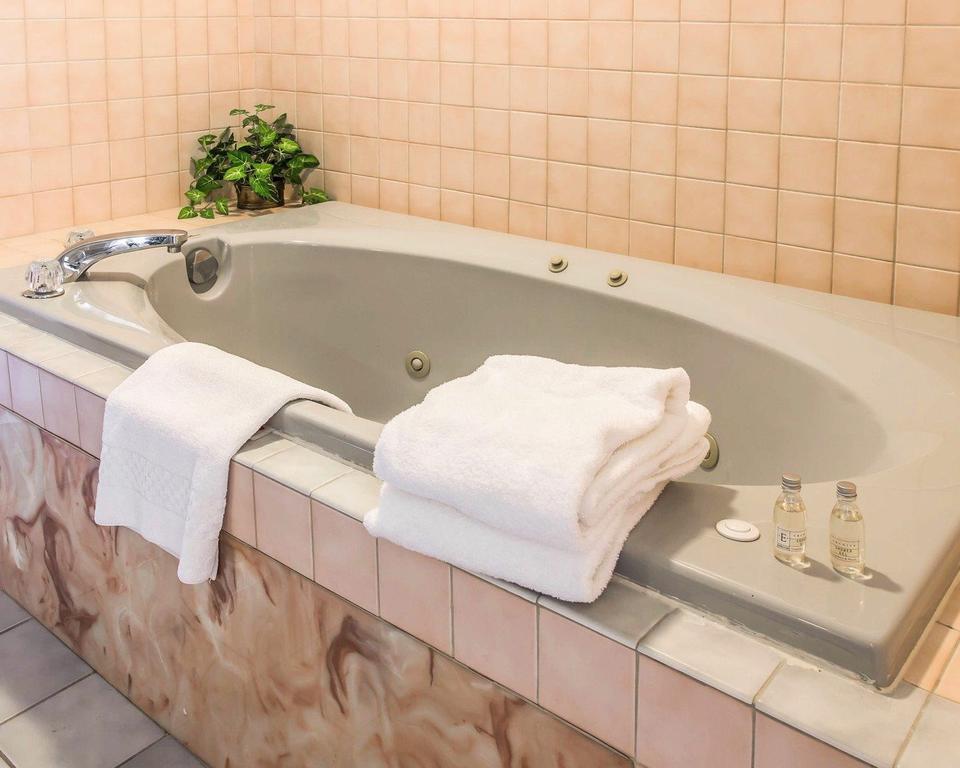 Econo Lodge Central Midland Luaran gambar