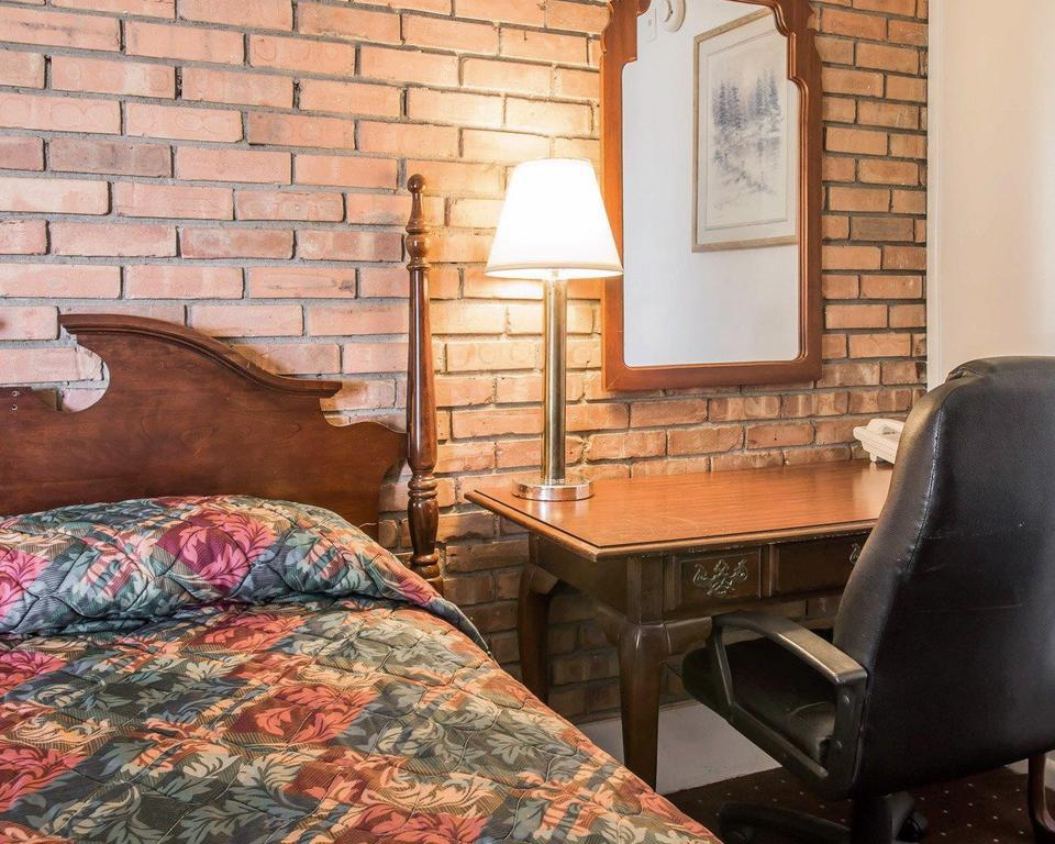 Econo Lodge Central Midland Luaran gambar