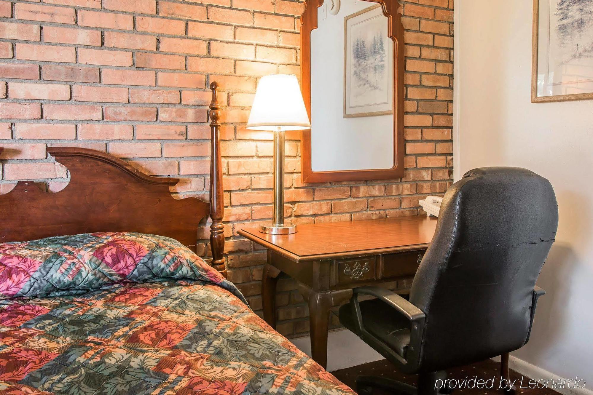 Econo Lodge Central Midland Luaran gambar