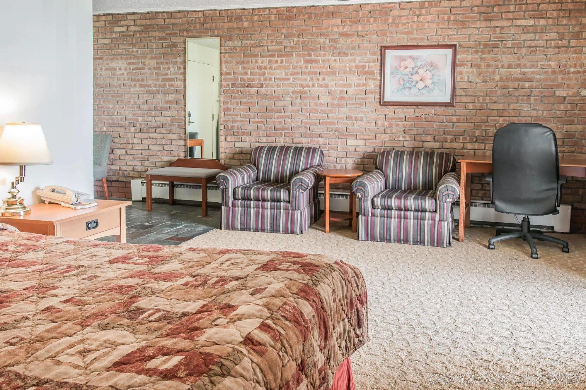Econo Lodge Central Midland Luaran gambar