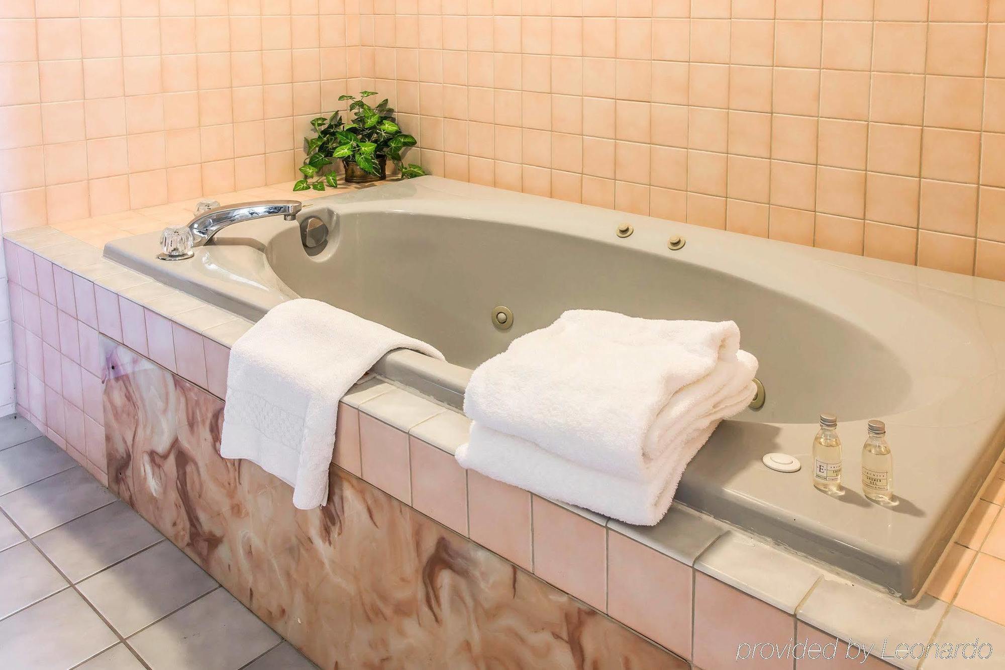Econo Lodge Central Midland Luaran gambar