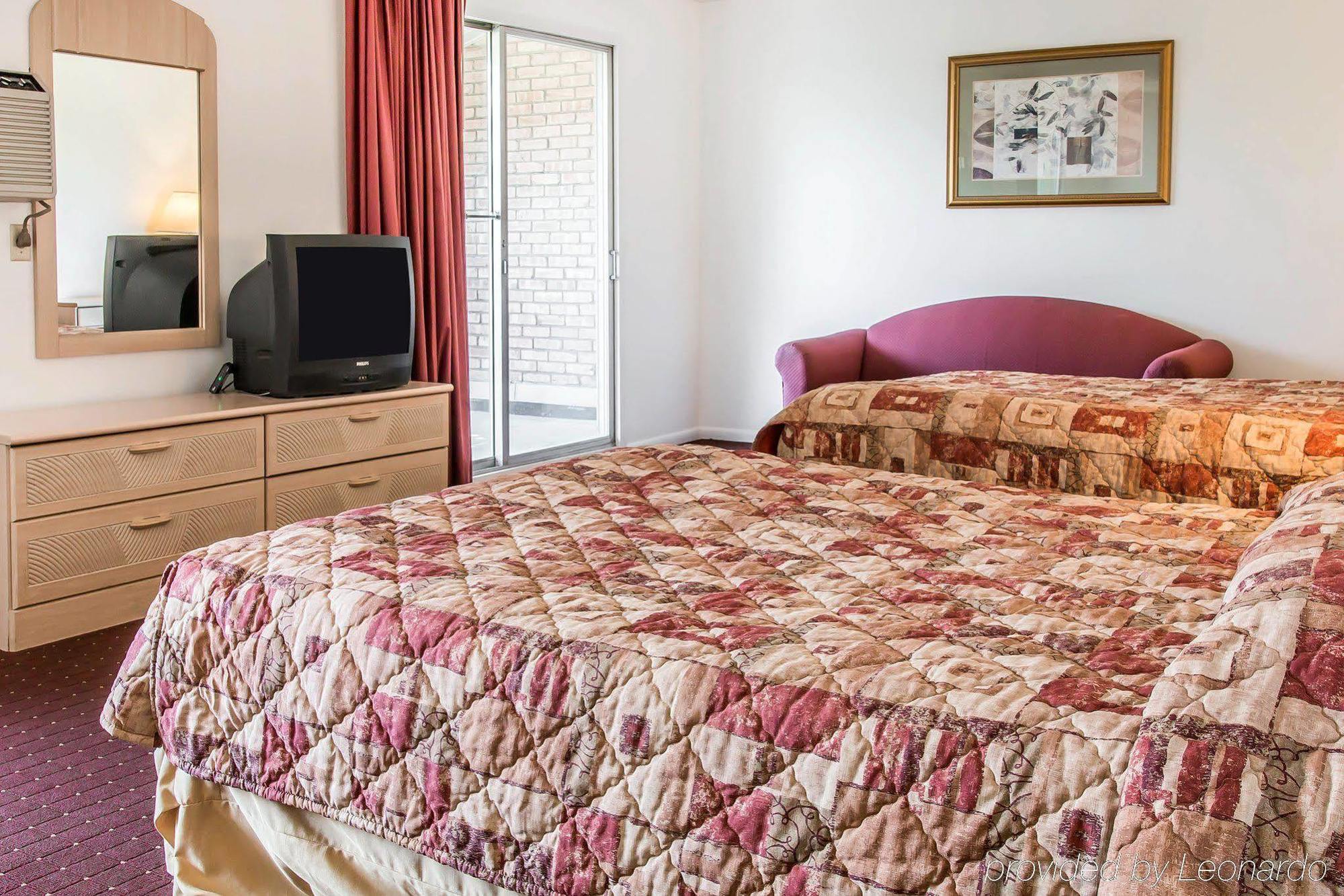 Econo Lodge Central Midland Luaran gambar